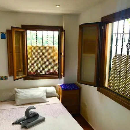 Cueva El Duende Homestay *